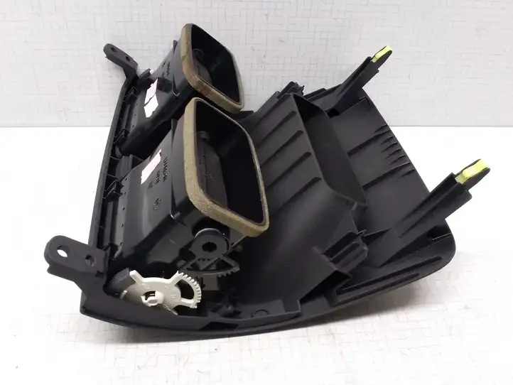 Toyota Avensis T250 (2003 - 2006) BOURBON8581 Центральный воздушный дефлектор — фото 4