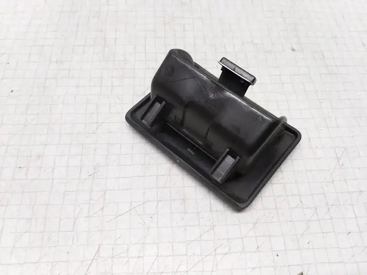 Toyota Avensis T250 (2003 - 2006)   Задняя пепельница