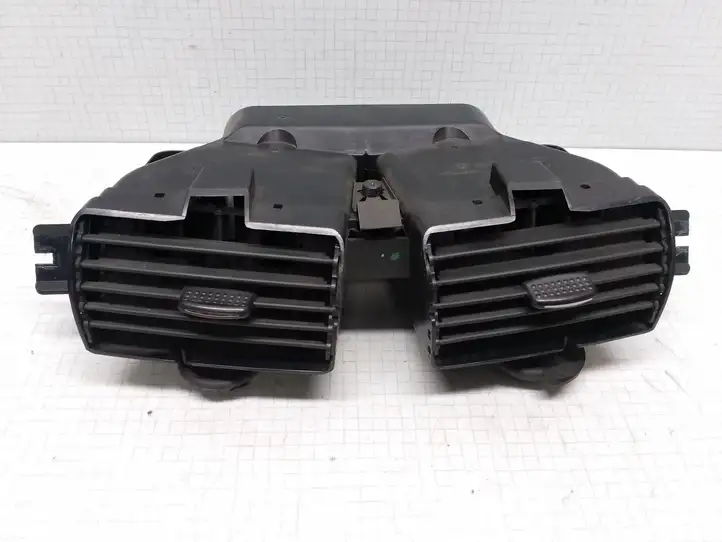 Mercedes-Benz A W168 (1997 - 2004)  1688300054 Центральный дефлектор