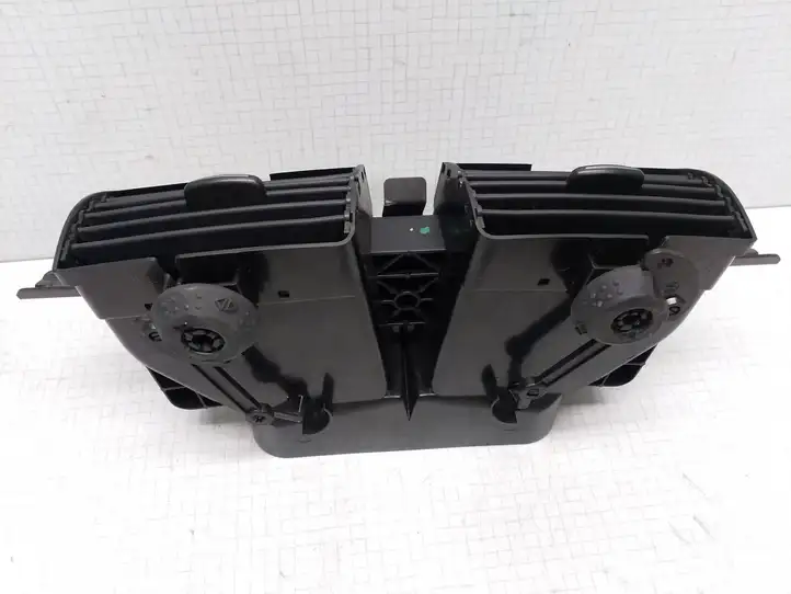 Mercedes-Benz A W168 (1997 - 2004)  1688300054 Центральный дефлектор