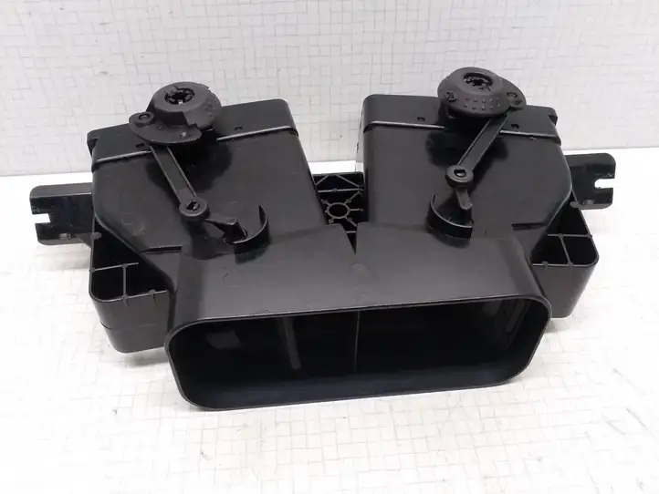 Mercedes-Benz A W168 (1997 - 2004)  1688300054 Центральный дефлектор