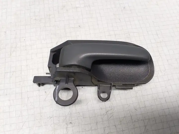 Toyota Yaris (1999 - 2003) Внутренняя ручка задней двери — фото 1