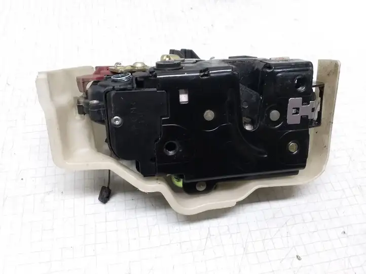 Volkswagen Touran I (2003 - 2010)   Замок задней двери