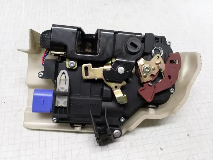 Volkswagen Touran I (2003 - 2010)   Замок задней двери