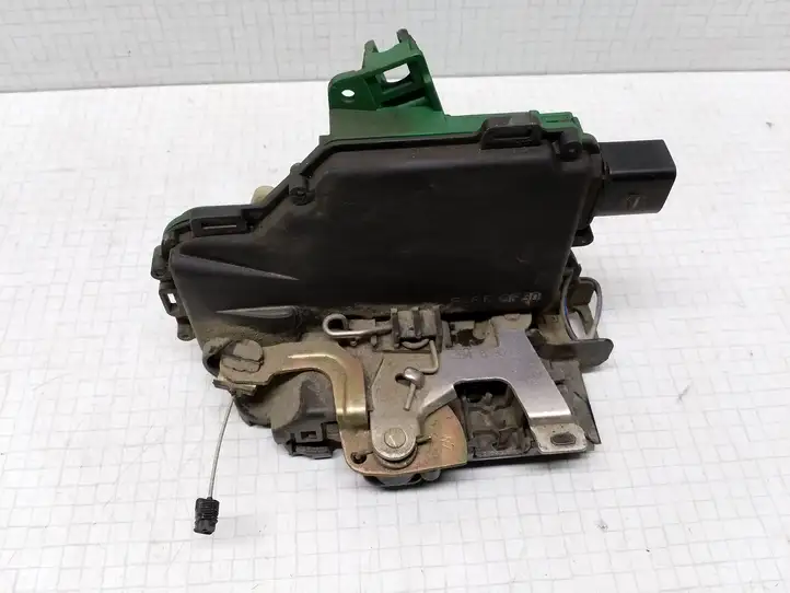 Skoda Octavia Mk1 (1U) (1996 - 2004)  3B4839016M Замок задней двери