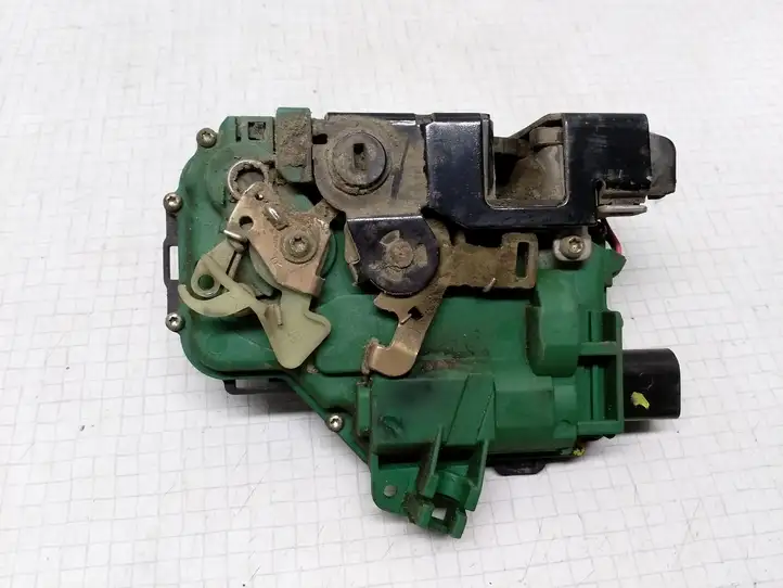 Skoda Octavia Mk1 (1U) (1996 - 2004)  3B4839016M Замок задней двери