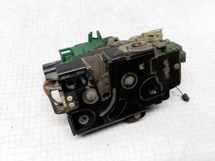 Skoda Octavia Mk1 (1U) (1996 - 2004)  3B4839016M Замок задней двери