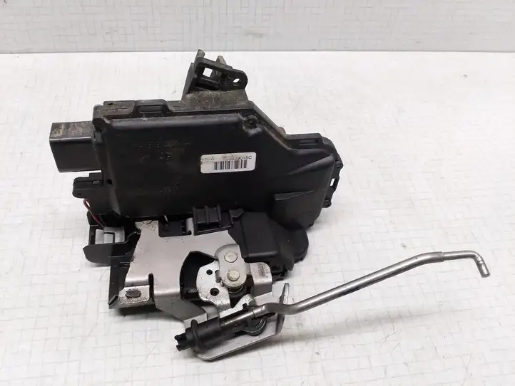Audi A4 (2000 - 2006)  8E0839015C Замок задней двери
