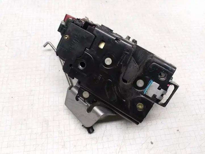 Audi A4 (2000 - 2006)  8E0839015C Замок задней двери