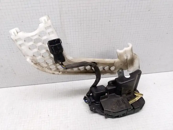 Kia Cerato (2003 - 2007) Замок задней двери — фото 1