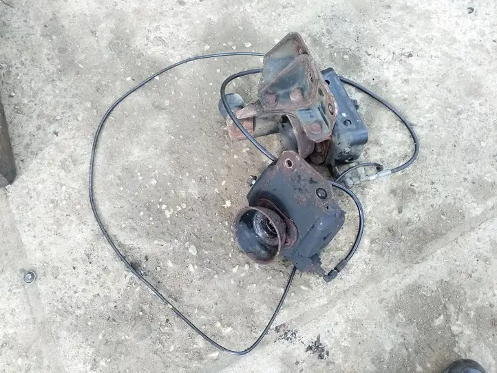 Mercedes-Benz Sprinter W901 W902 W903 W904 (1995 - 2007) Замок ручки двери — фото 2
