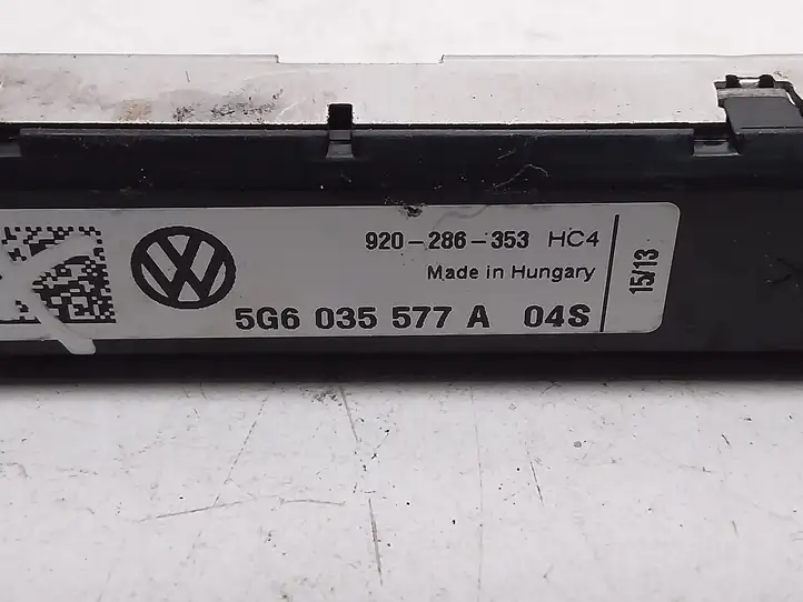Volkswagen Golf VII (2013 - 2019) 5G6035577A Усилитель антенны — фото 2