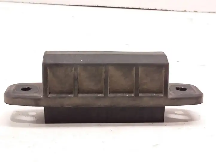 Toyota Yaris (2012 - 2014) 0506E3D Кнопка закрытия крышки багажника — фото 1