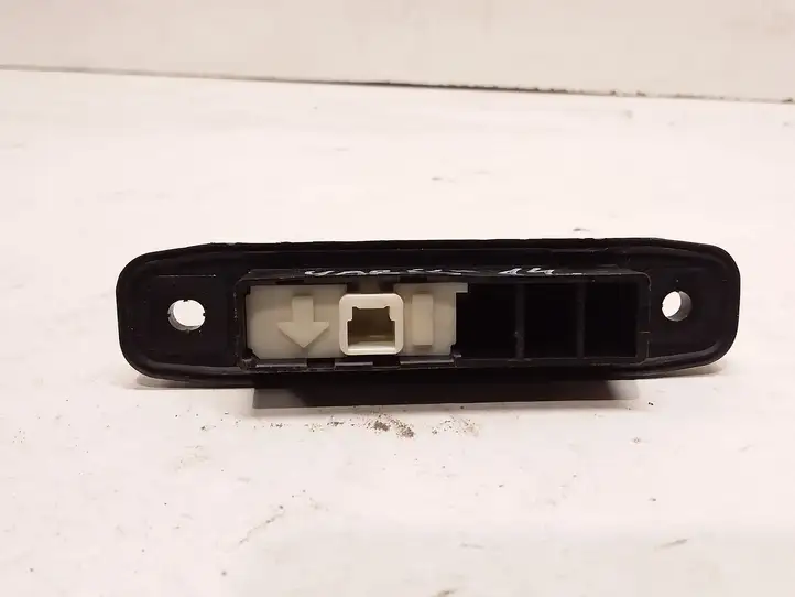 Toyota Yaris (2012 - 2014) 0506E3D Кнопка закрытия крышки багажника — фото 3