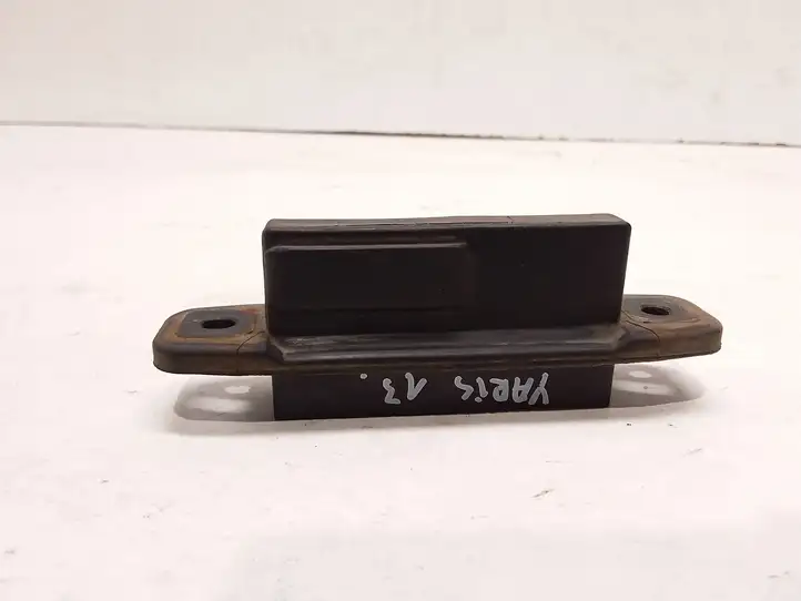 Toyota Yaris (2012 - 2014) 0506B39 Кнопка закрытия крышки багажника — фото 1