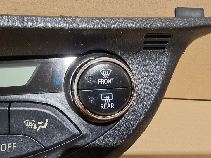 Toyota Yaris (2012 - 2014) 559000D340 Блок управления климат-контролем — фото 4