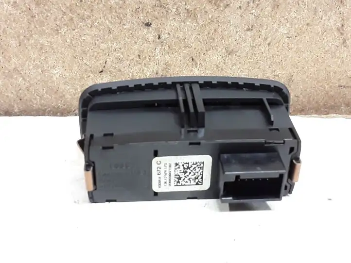 Audi A1 (2010 - 2014) 8X0959672C Включатель аварийных фонарей — фото 2