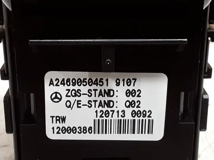 Mercedes-Benz A W176 (2012 - 2018) A2469050451 Кнопка ручного тормоза — фото 3
