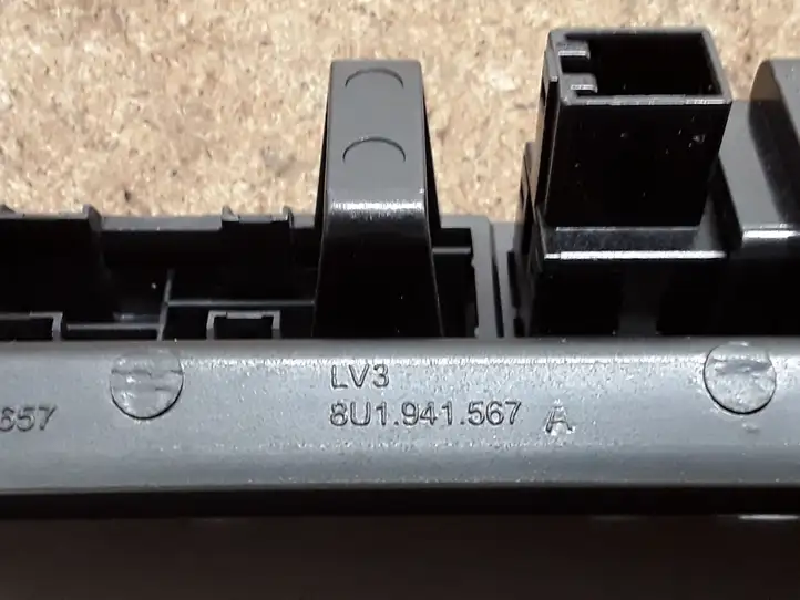 (2014 - 2018) 8U1941567A Другие включатели / ручки/ переключатели — фото 3