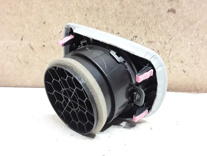 Toyota Yaris (2012 - 2014) Боковой воздушный дефлектор — фото 3