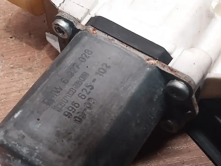 BMW 3 E90 E91 (2005 - 2012)  6927028 Передний комплект электрического механизма для подъема окна