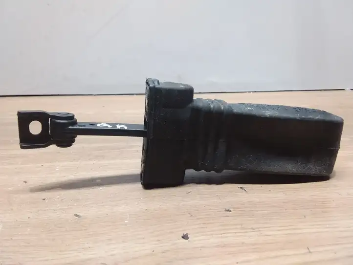 Audi A4 S4 B8 8K (2007 - 2011) 8K0839249B Ограничитель задней двери — фото 2
