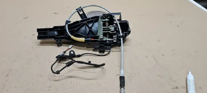 BMW 3 E90 E91 (2005 - 2012)  7181218 Наружная ручка