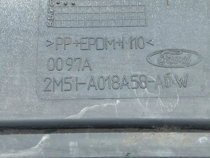 Ford Focus (1998 - 2004) 2M51A018A58AD Нижняя решетка переднего бампера — фото 3