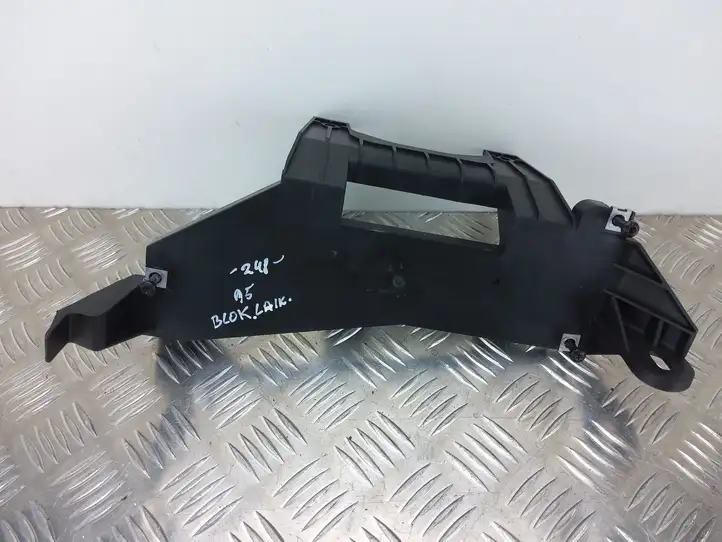 Audi A5 8T 8F (2007 - 2011) 8T8907101 Кронштейн усилителя звука — фото 4