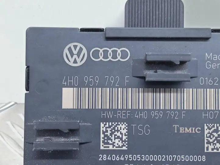 Audi A8 S8 D4 4H (2010 - 2014) 4H0959792F Блок управления дверью — фото 2