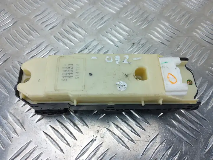 Toyota Avensis Verso (1995 - 2001) 8404044020 Блок кнопок стеклоподъемников — фото 4
