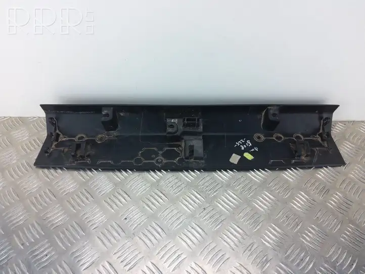 Peugeot 5008 (2017 - 2020)  9814250177 Отделка порога багажника