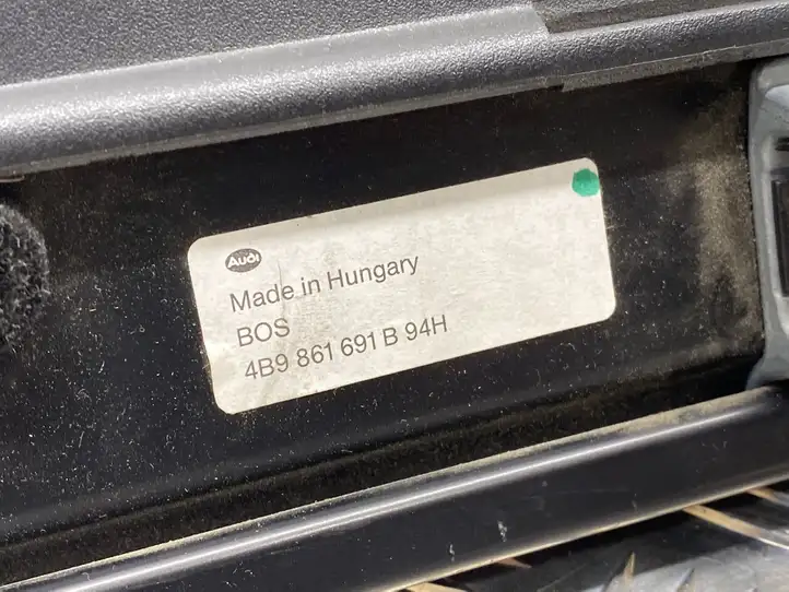 Audi A6 (2001 - 2004)  4B9861691B Шторка