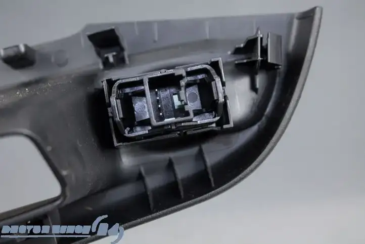 Ford Focus Grand C-MAX (2010 - 2019) BM51A237W20BEW Кнопка стеклоподъемников — фото 4