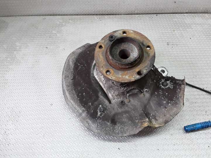 BMW 5 E60 E61 (2004 - 2010)  6760953L Передний поворотный кулак (ступица, цапфа)