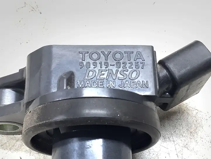Toyota Yaris (2009 - 2012) 9091902257 Катушка зажигания — фото 3
