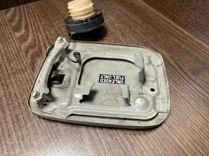 Toyota Corolla Verso E121 (2001 - 2004) 7735013090 Крышка топливного бака — фото 2
