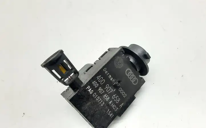 Audi A6 C7 (2011 - 2014) 4G0907658A Датчик качества воздуха — фото 3