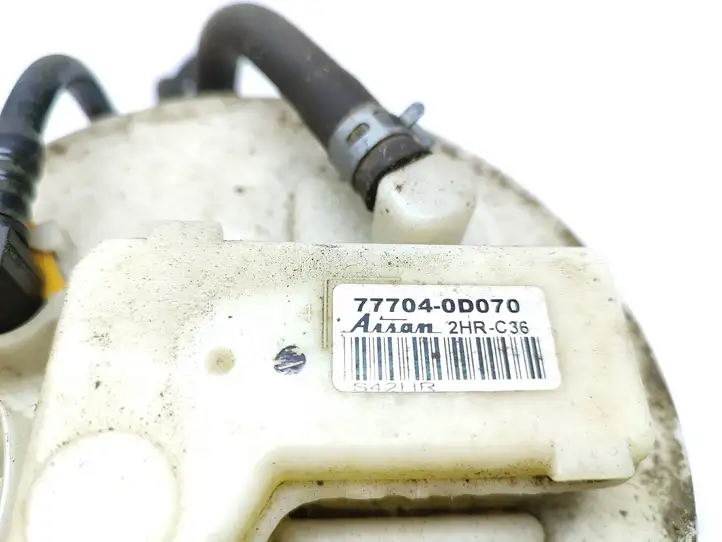 Toyota Yaris (2009 - 2012) 777040D070 Топливный насос (в баке) — фото 5
