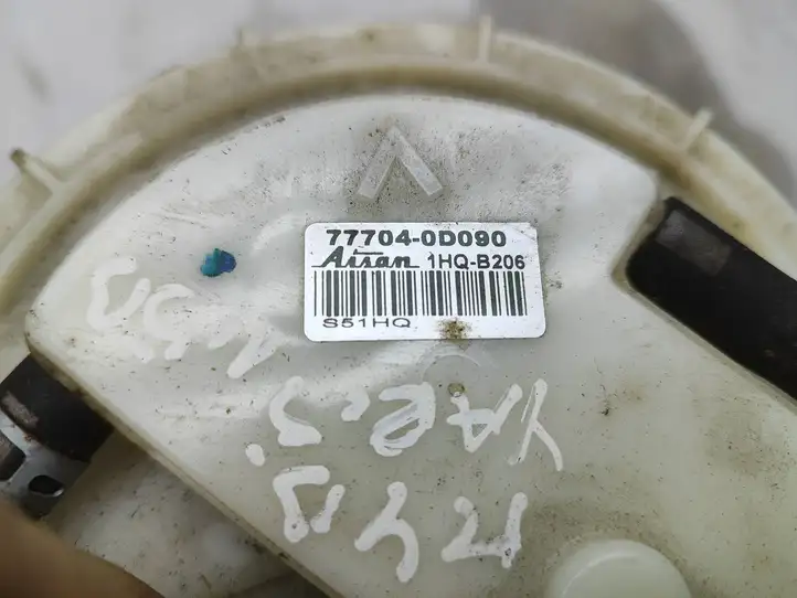 Toyota Yaris (2014 - 2019) 777040D090 Топливный насос (в баке) — фото 4