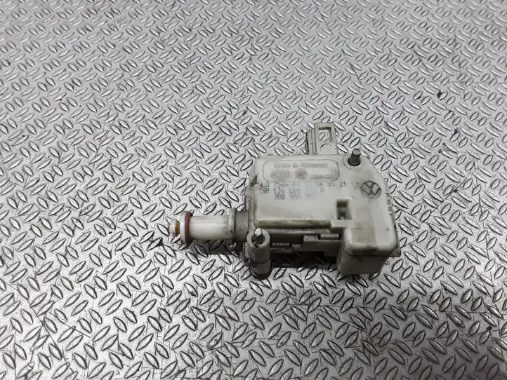Volkswagen Golf IV (1998 - 2005) 3B0959782 Замок крышки топливного бака — фото 1