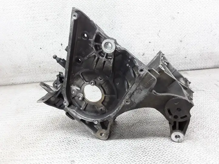 Opel Astra J (2009 - 2012) 55574721 Кронштейн топливного насоса — фото 1