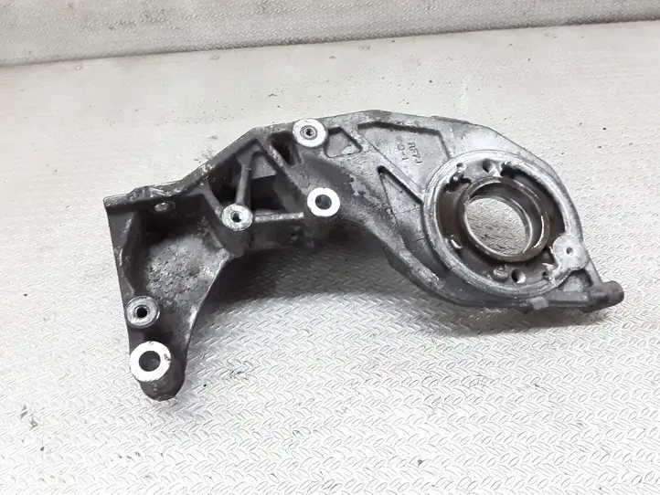 Mazda 5 (2005 - 2010) Кронштейн топливного насоса — фото 1