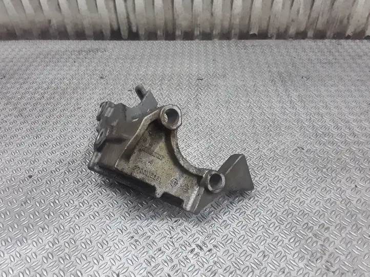 Renault Scenic I (1996 - 2003) 7700115681 Кронштейн топливного насоса — фото 1