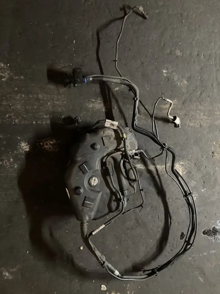 Land Rover Range Rover Evoque (2011 - 2015)  GJ325J228A Жидкостный резервуар AdBlue