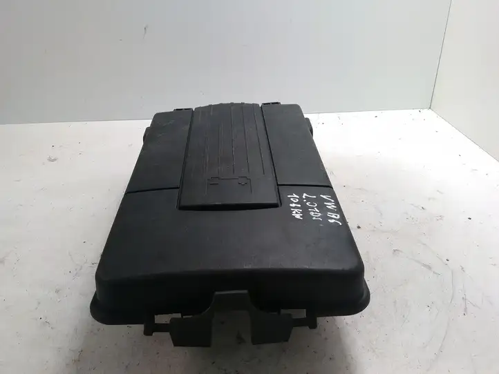 Volkswagen PASSAT B6 (2005 - 2010) 1K0915443A Крышка ящика аккумулятора — фото 3