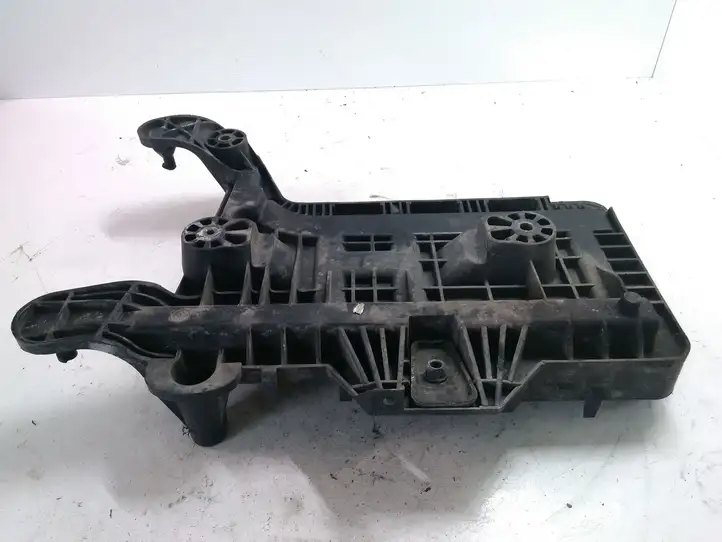 Volkswagen PASSAT B6 (2005 - 2010) 1K0915333C Площадка аккумулятора — фото 2