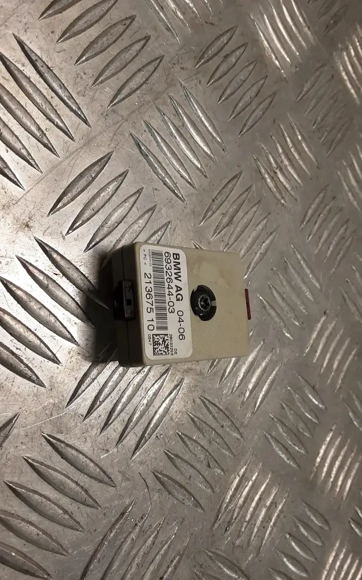 BMW 3 E90 E91 (2005 - 2012)  6932644 Фильтр антенны