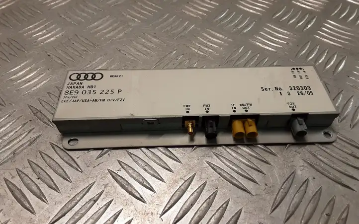 Audi A4 S4 B7 8E 8H (2004 - 2009) 8E9035225P Усилитель антенны — фото 1