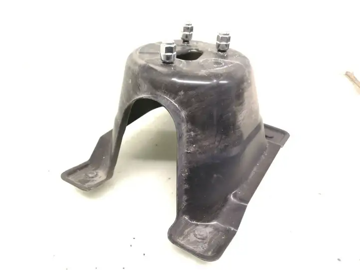 Honda CR-V (2004 - 2006)   Kронштейн крепления запасного колеса